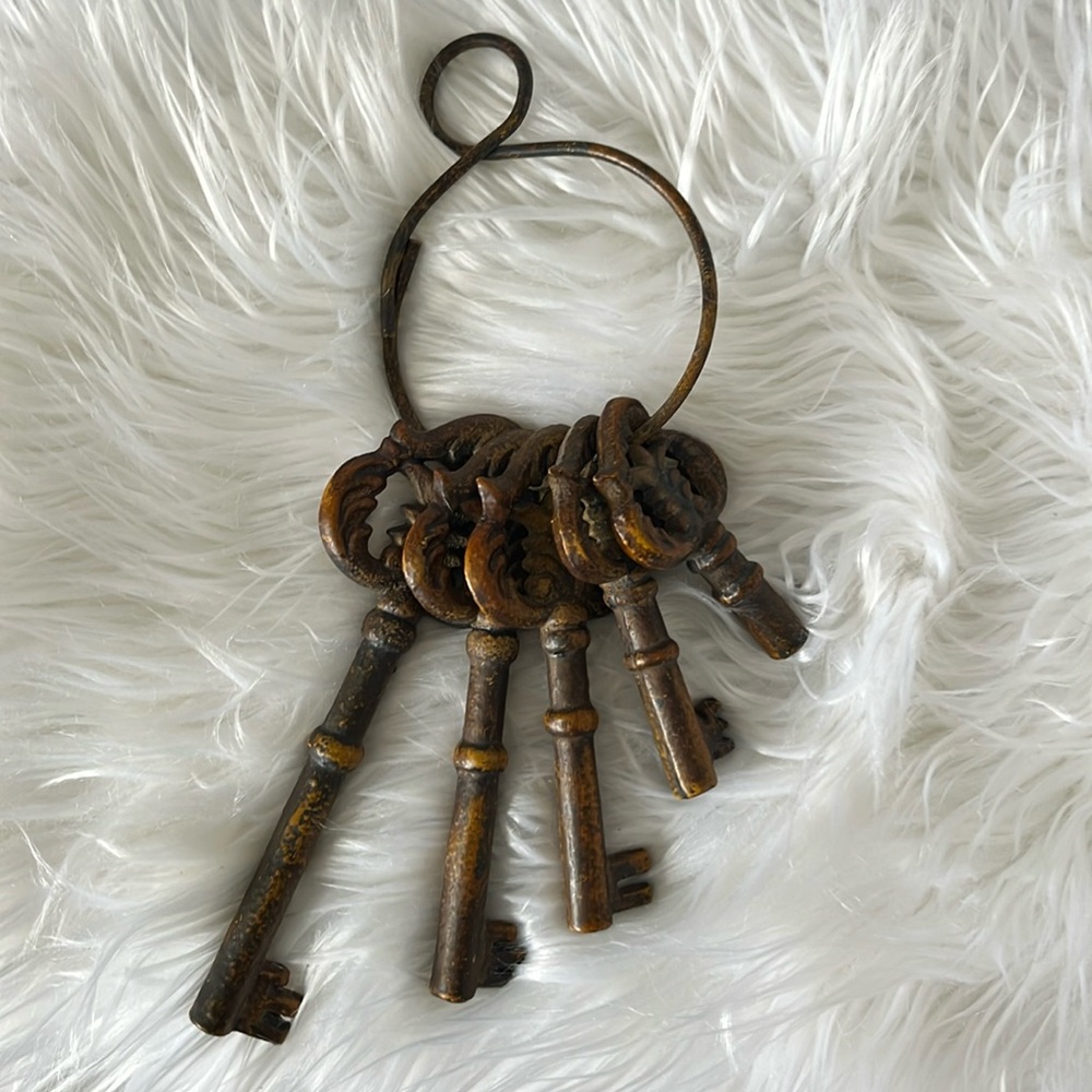 🗝️ Cast Iron Keys